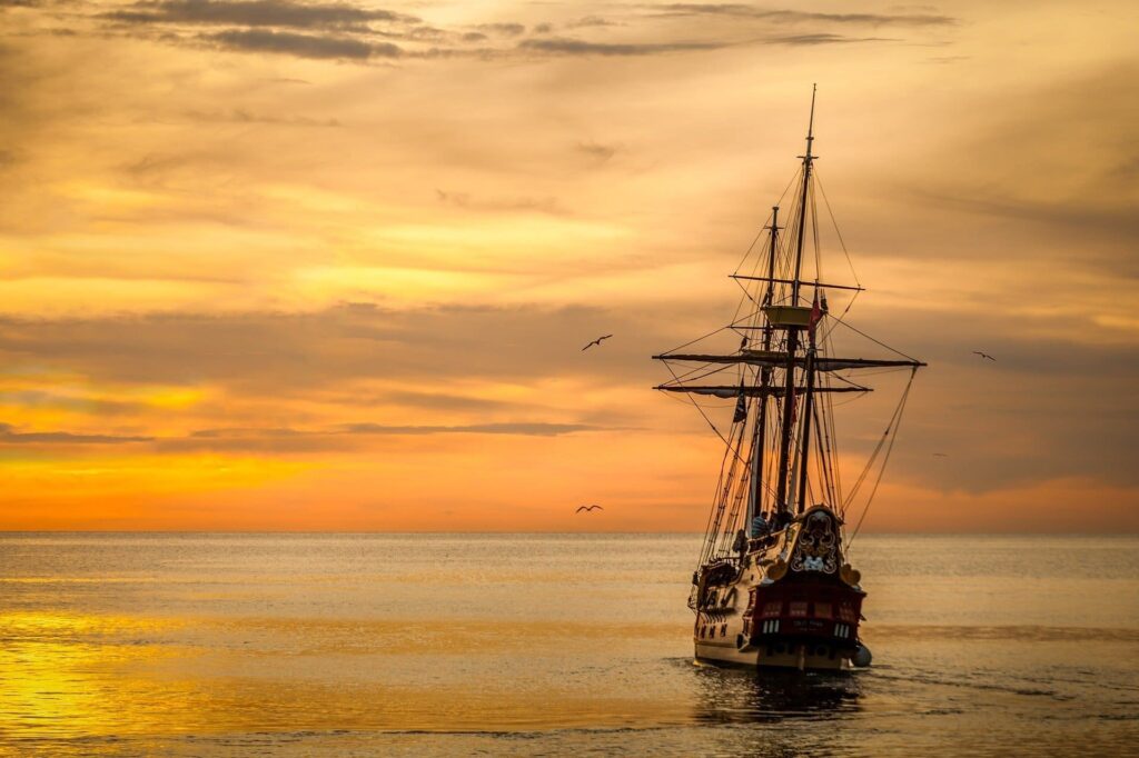 Un bateau flottant sur l'océan naviguant vers l'horizon pour symboliser la libération du karma négatif.